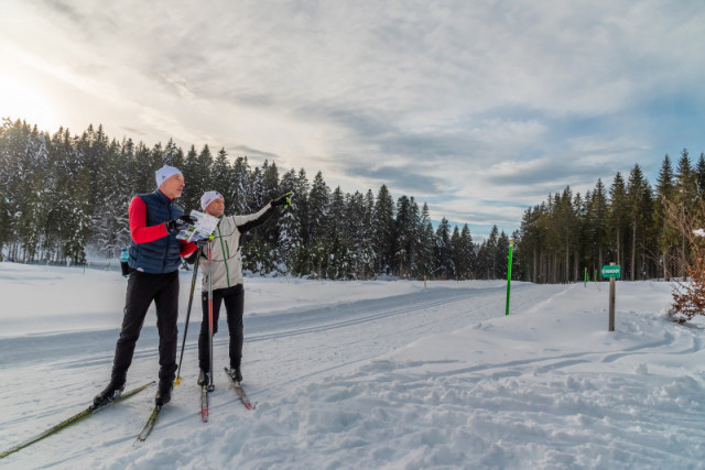 Ski l'eclair: alpine, crosscountry skiing, snowshoes