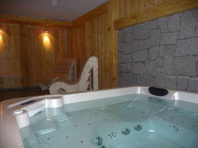 grefl-jaccuzzi1-623