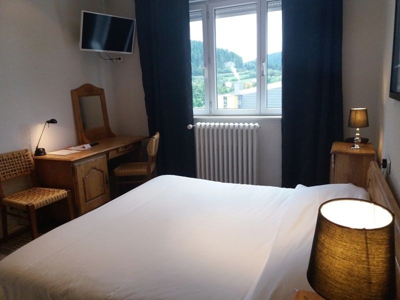 double room with lake view-CHAMBRE CLASSIQUE LAC 2 PERS