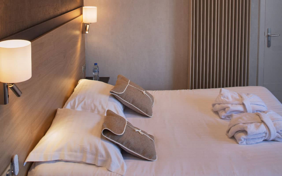 FAMILY ROOM With VILLAGE VIEW-DE 1 A 4 PERSONNES FAMILY ROOM With VILLAGE VIEW-DE 1 A 4 PERSONNES