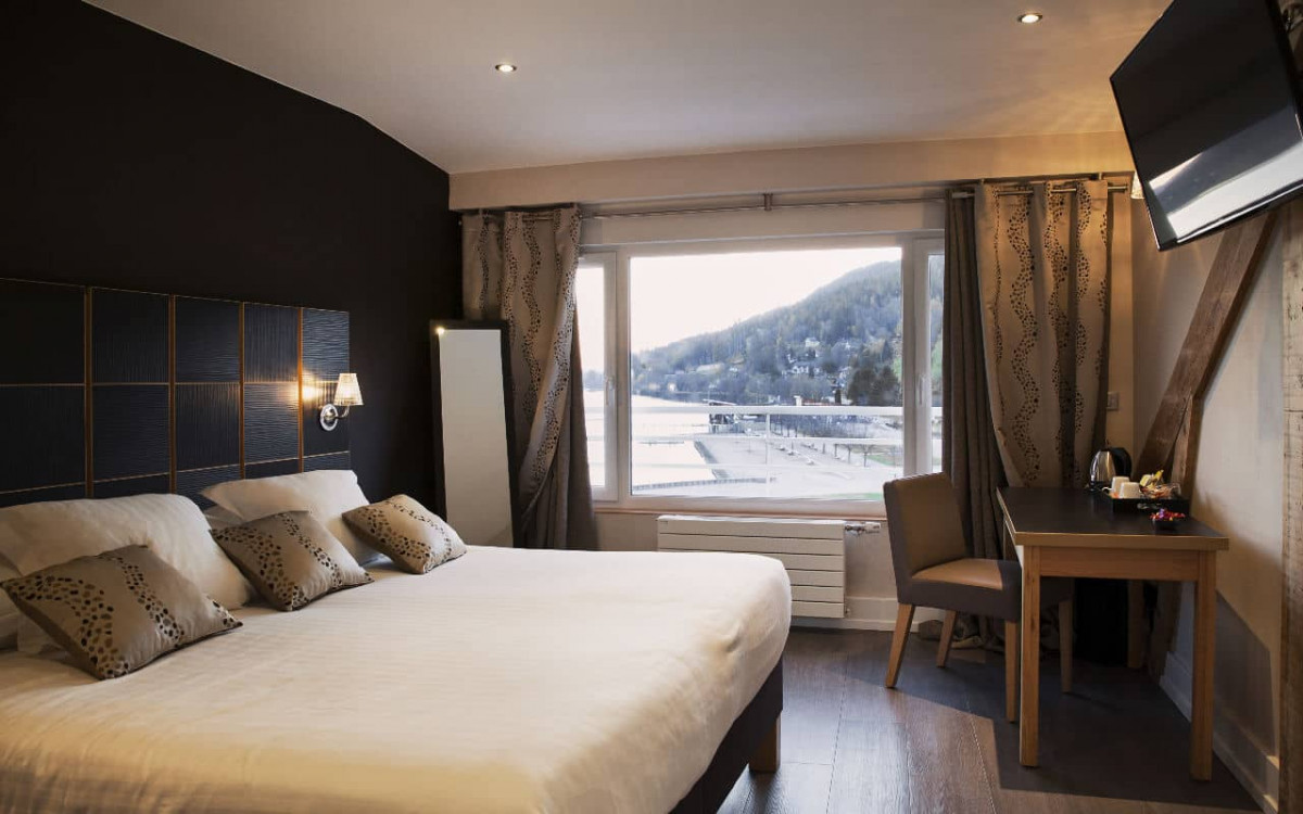Room 181408-494755 Room 181408-494755
