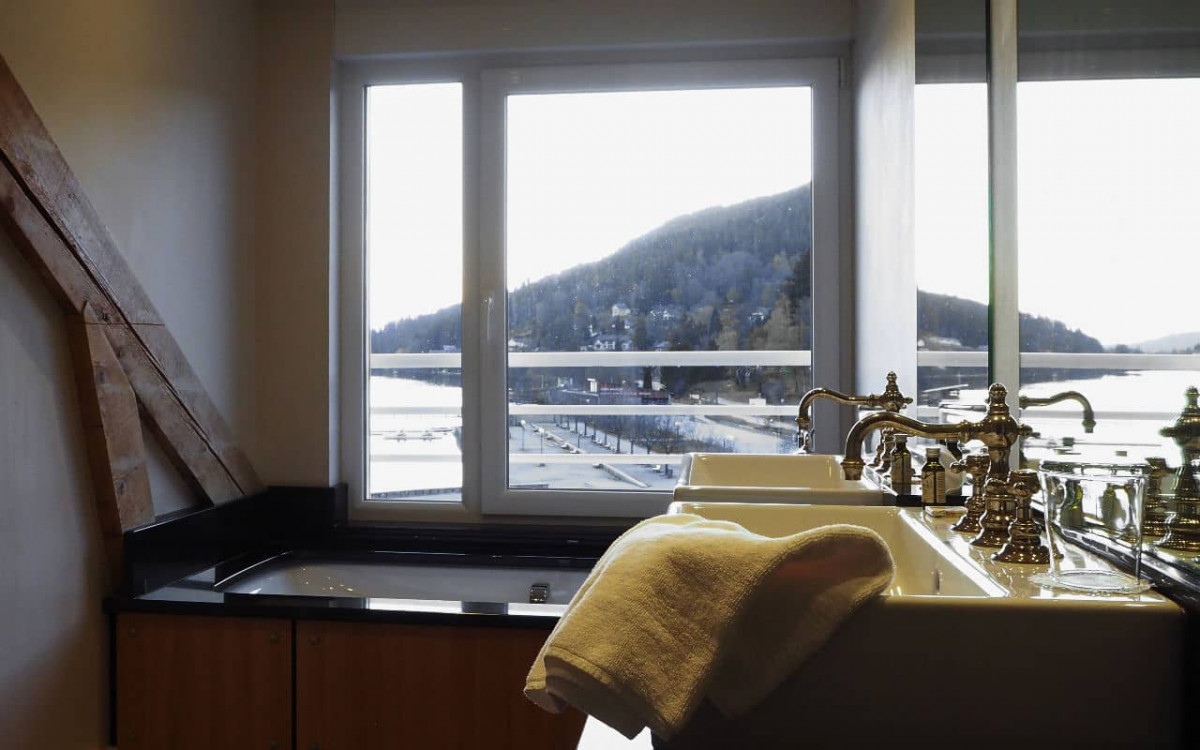 Room 181408-494755 Room 181408-494755