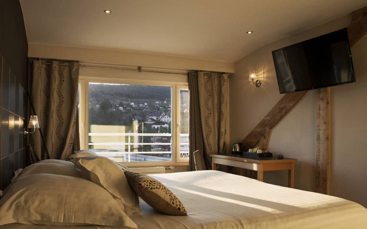 Room 181408-494755 Room 181408-494755