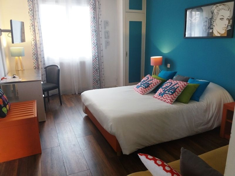 Room 195621-532947