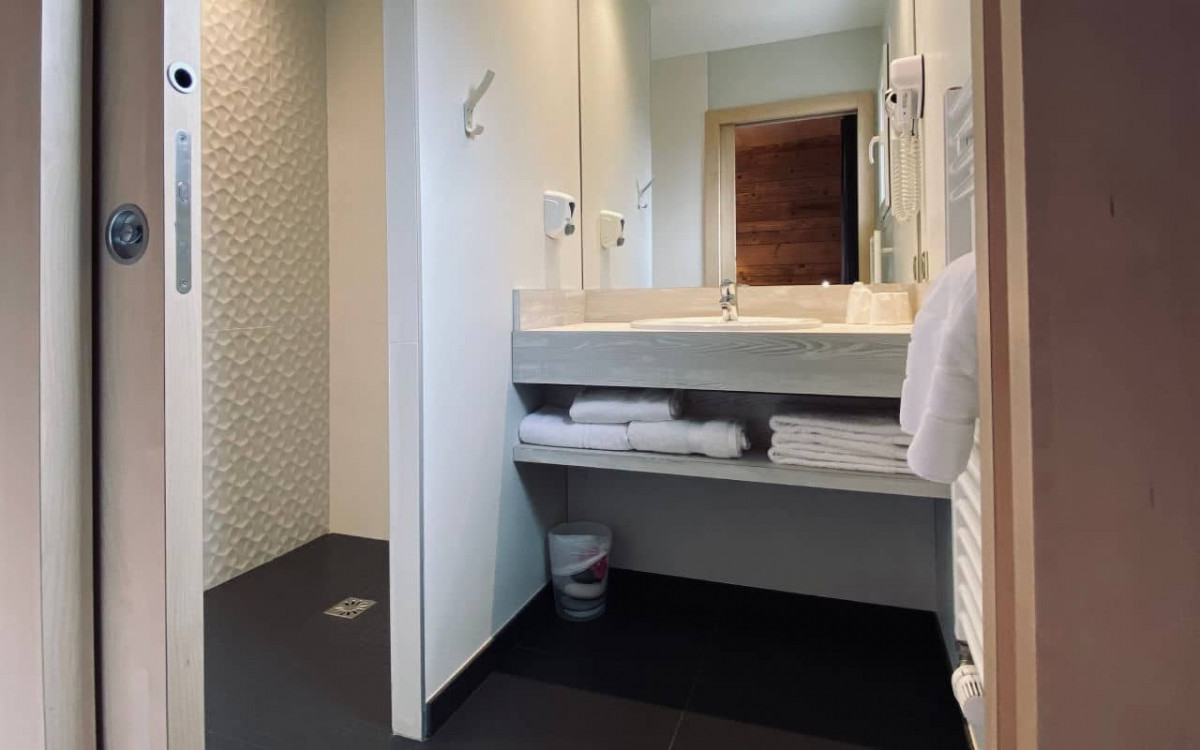 Room 319528-744572 Room 319528-744572