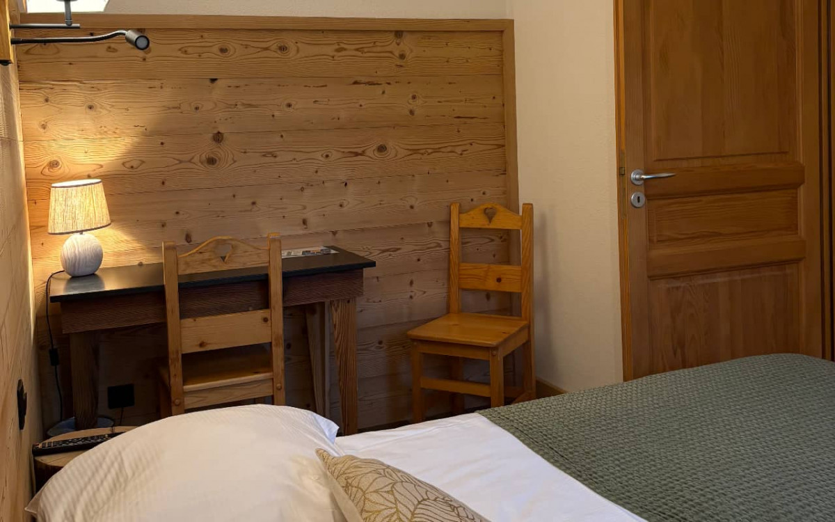 Room 131250-343451 Room 131250-343451