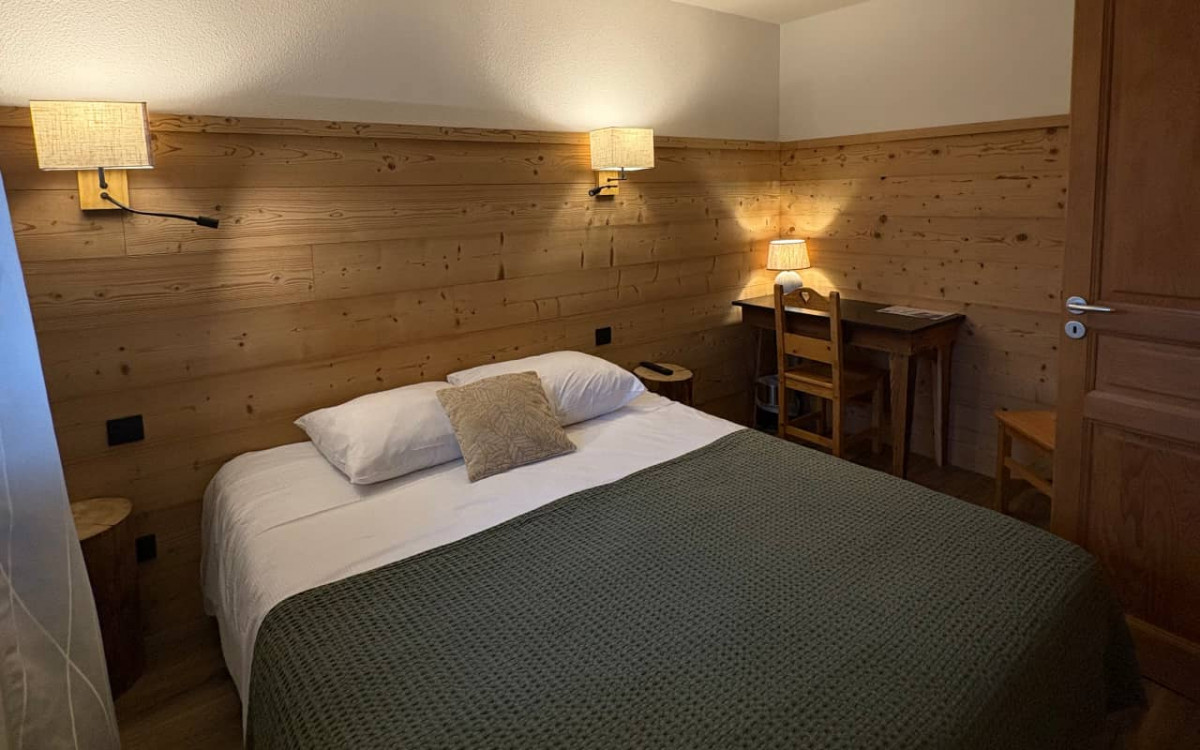 Room 131250-343451 Room 131250-343451