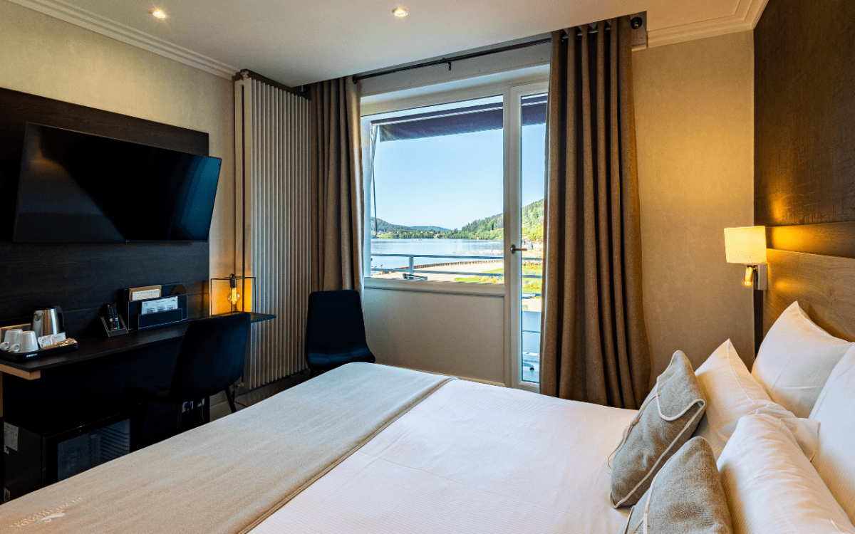Room 152893-398878
