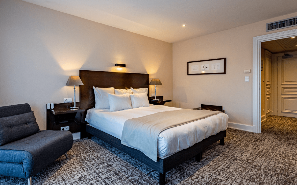 Room 152894-398879