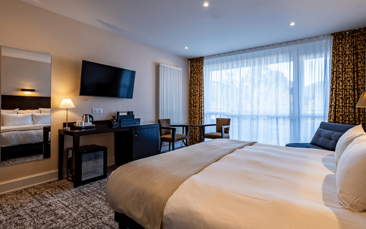 Room 152894-398879