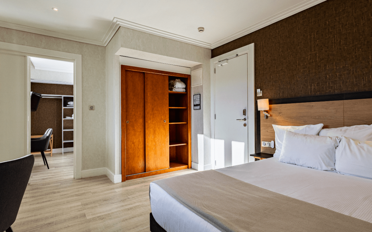 Room 152899-398876 Room 152899-398876