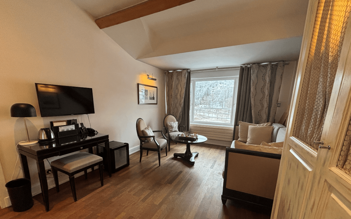 Room 152896-398883