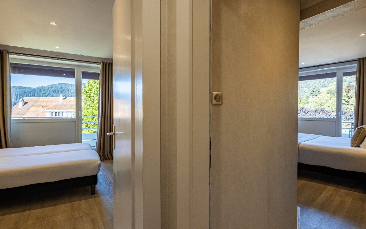 Room 410913-906757 Room 410913-906757