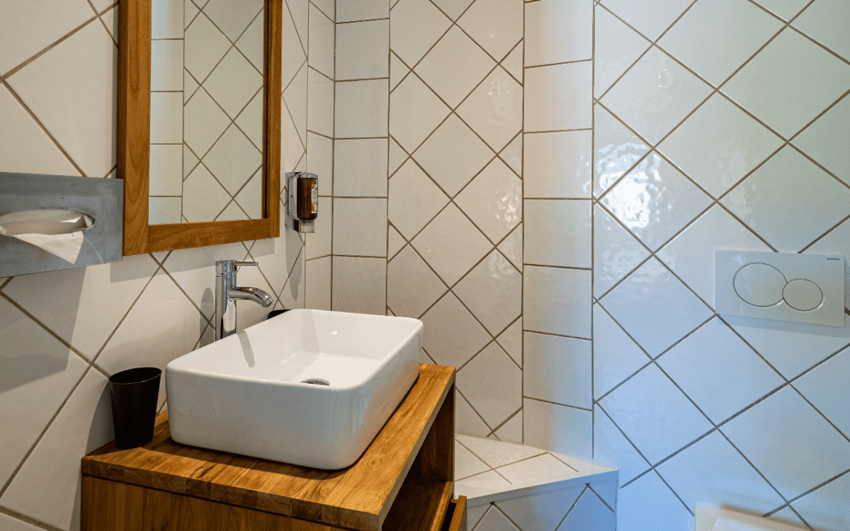 Room 410913-906757 Room 410913-906757
