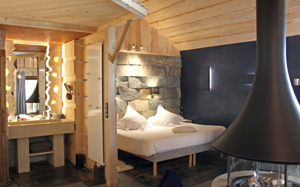 Room 202879-551646