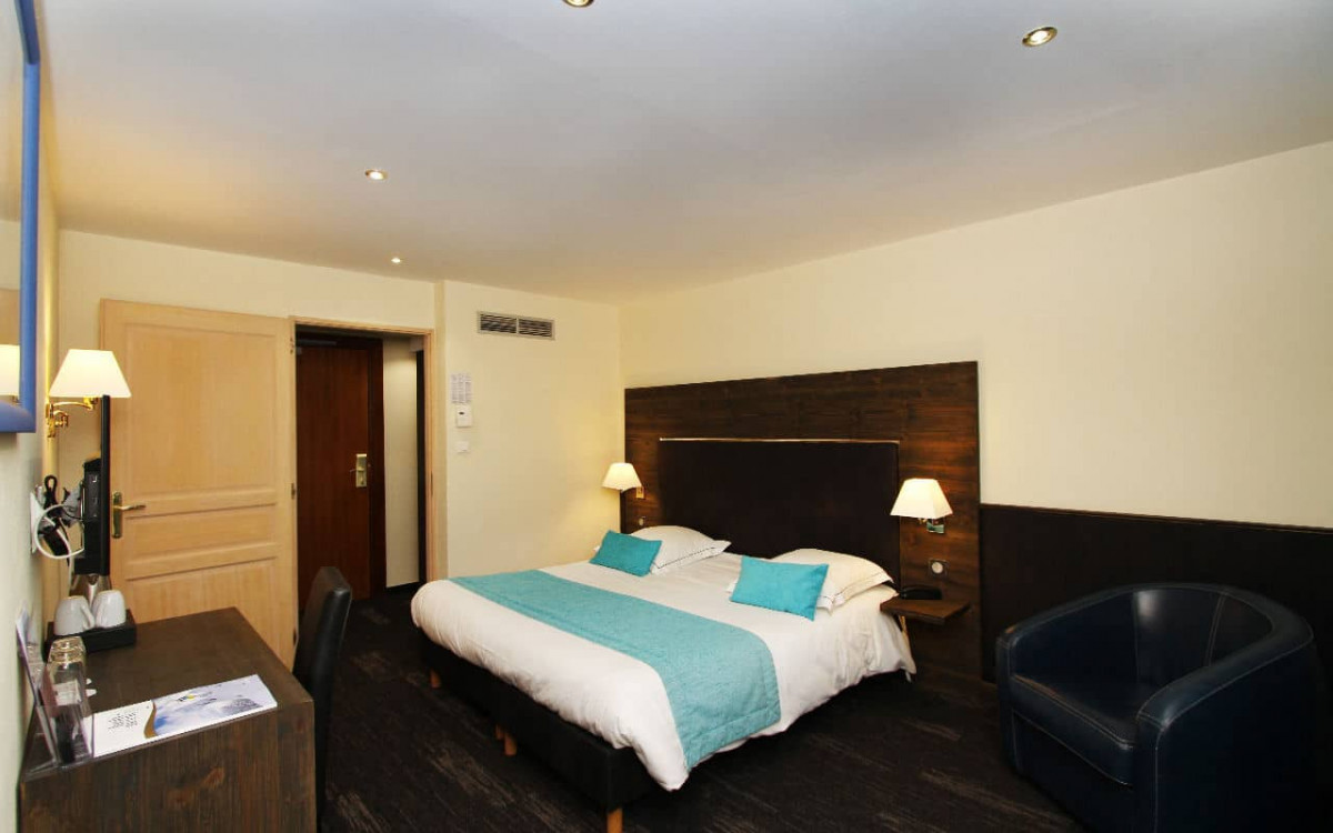 Room 204712-669224 Room 204712-669224