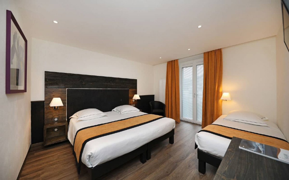 Room 204715-556324 Room 204715-556324