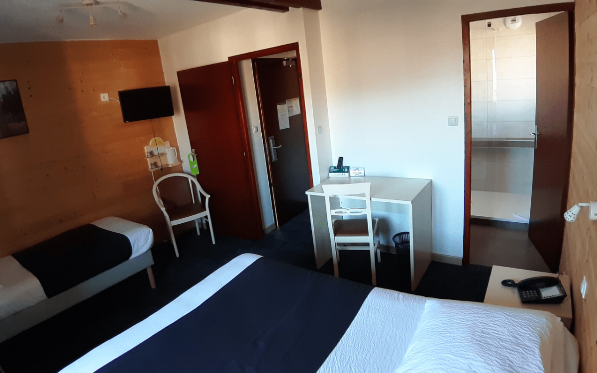Room 83698-228230