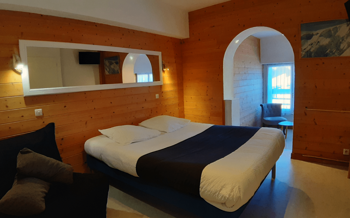 Room 83698-228230