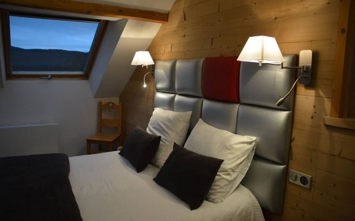 Room 369103-834147