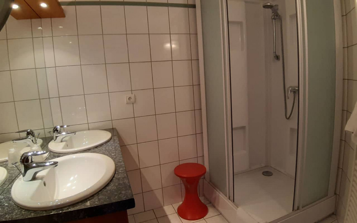 Room 83700-228210 Room 83700-228210