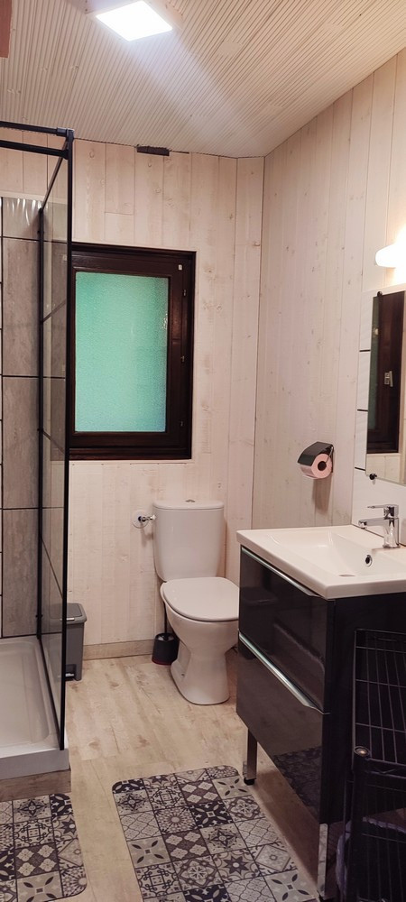 gm073-a161c-salle-de-douche1-1443618