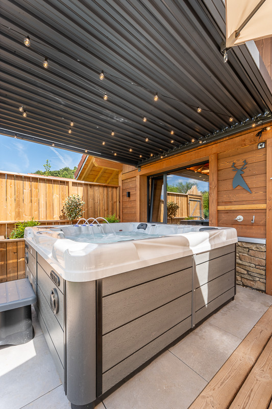gs100-c109a-jacuzzi1-1441039