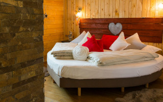 Room 140922-369247