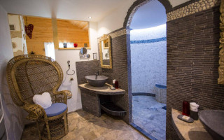 Room 140922-369247