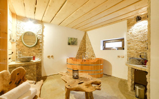 Room 140923-519388