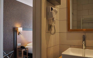 Room 152892-398877