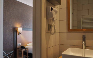 Room 152892-398877