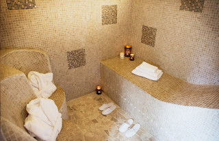 Room 155607-405564