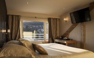 Room 181408-494755 Room 181408-494755