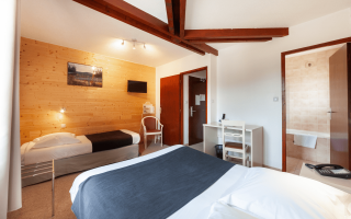 Room 83698-228230