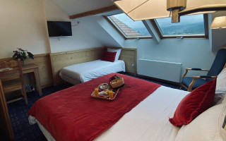 Room 369103-834147