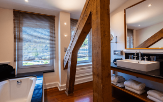 JUNIOR SUITE 301-308-JUNIOR SUITE VUE LAC