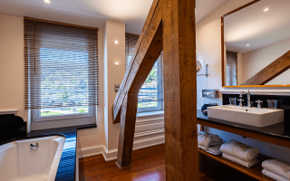 JUNIOR SUITE 301-308-JUNIOR SUITE VUE LAC