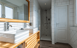 Room 152899-398876