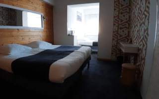 Room 83698-228230 Room 83698-228230