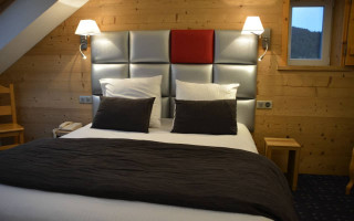 Room 369103-834147
