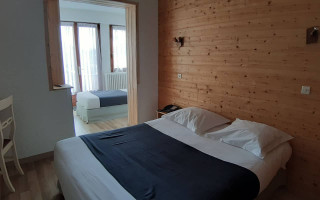 Room 83698-228230 Room 83698-228230