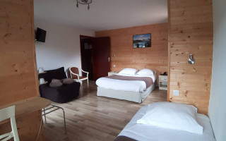 Room 83699-228231 Room 83699-228231