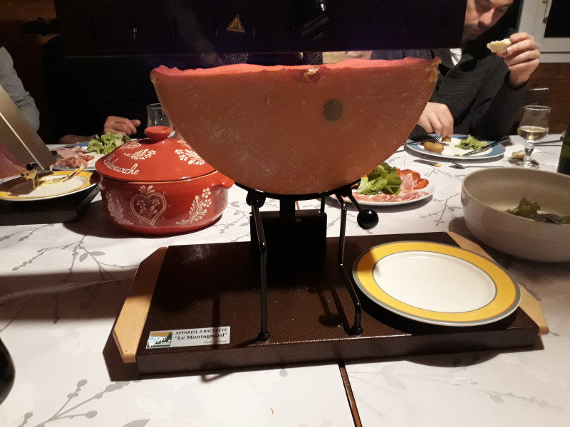 appareil-raclette-chalet-balveurche-1393802 appareil-raclette-chalet-balveurche-1393802