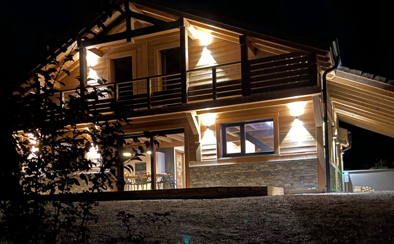 gb070-c103a-exterieur-nuit-1394965